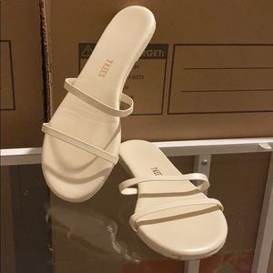 TKEES Gemma sandal, shimmery white